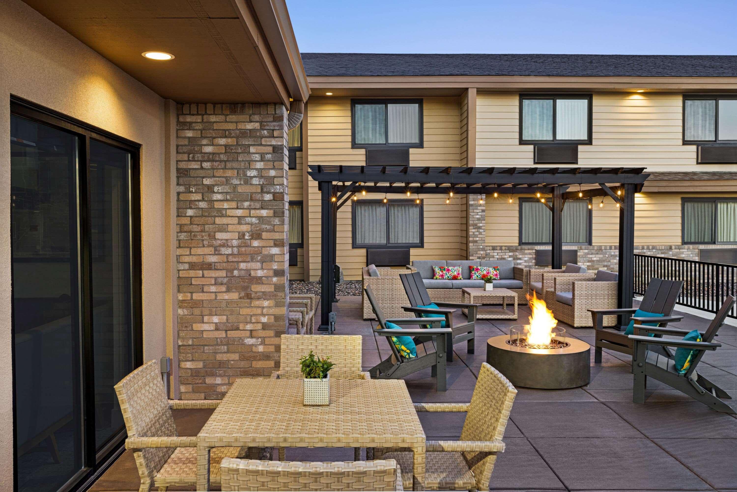 Baymont By Wyndham Owatonna Hotel Exterior photo