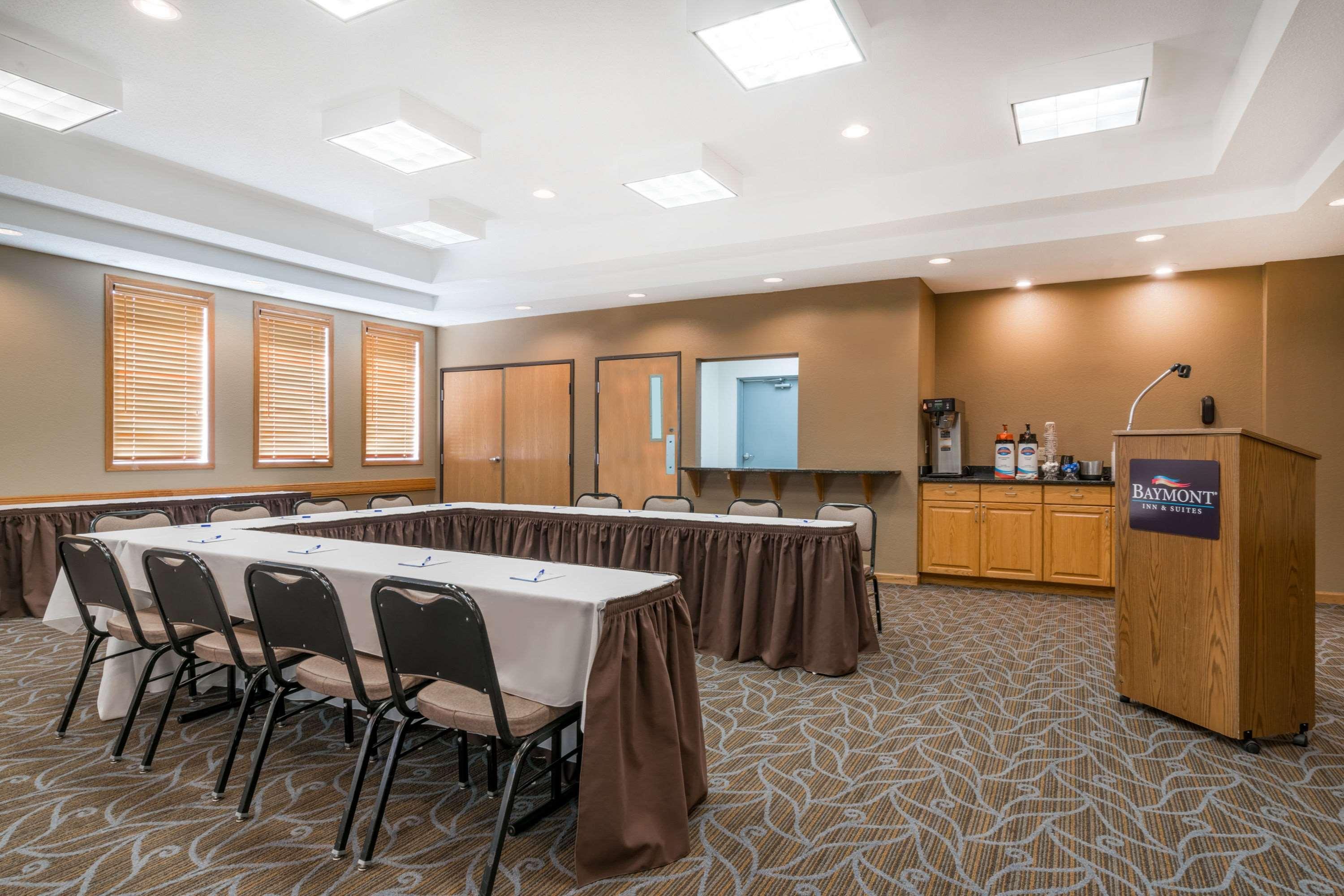 Baymont By Wyndham Owatonna Hotel Exterior photo