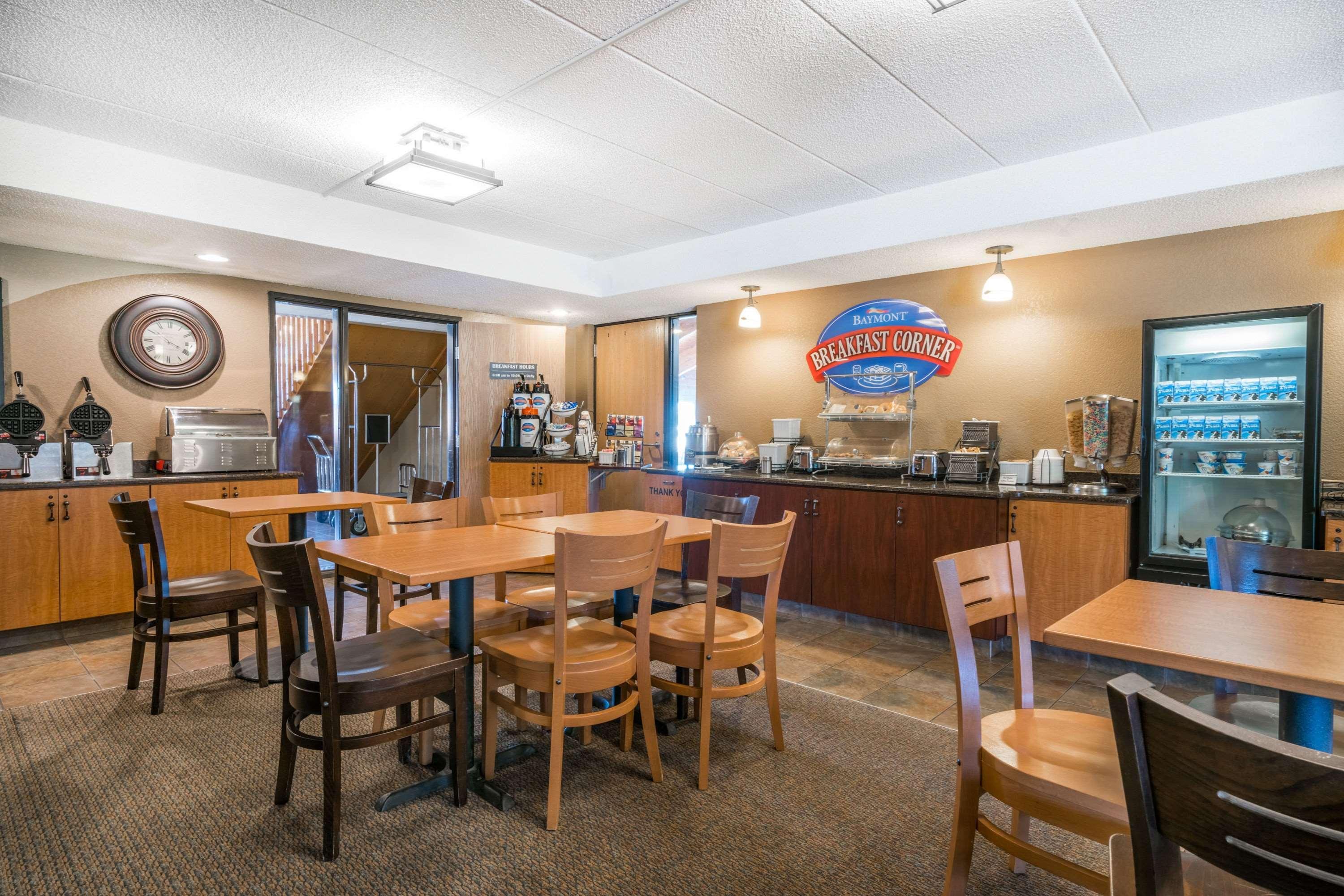Baymont By Wyndham Owatonna Hotel Exterior photo