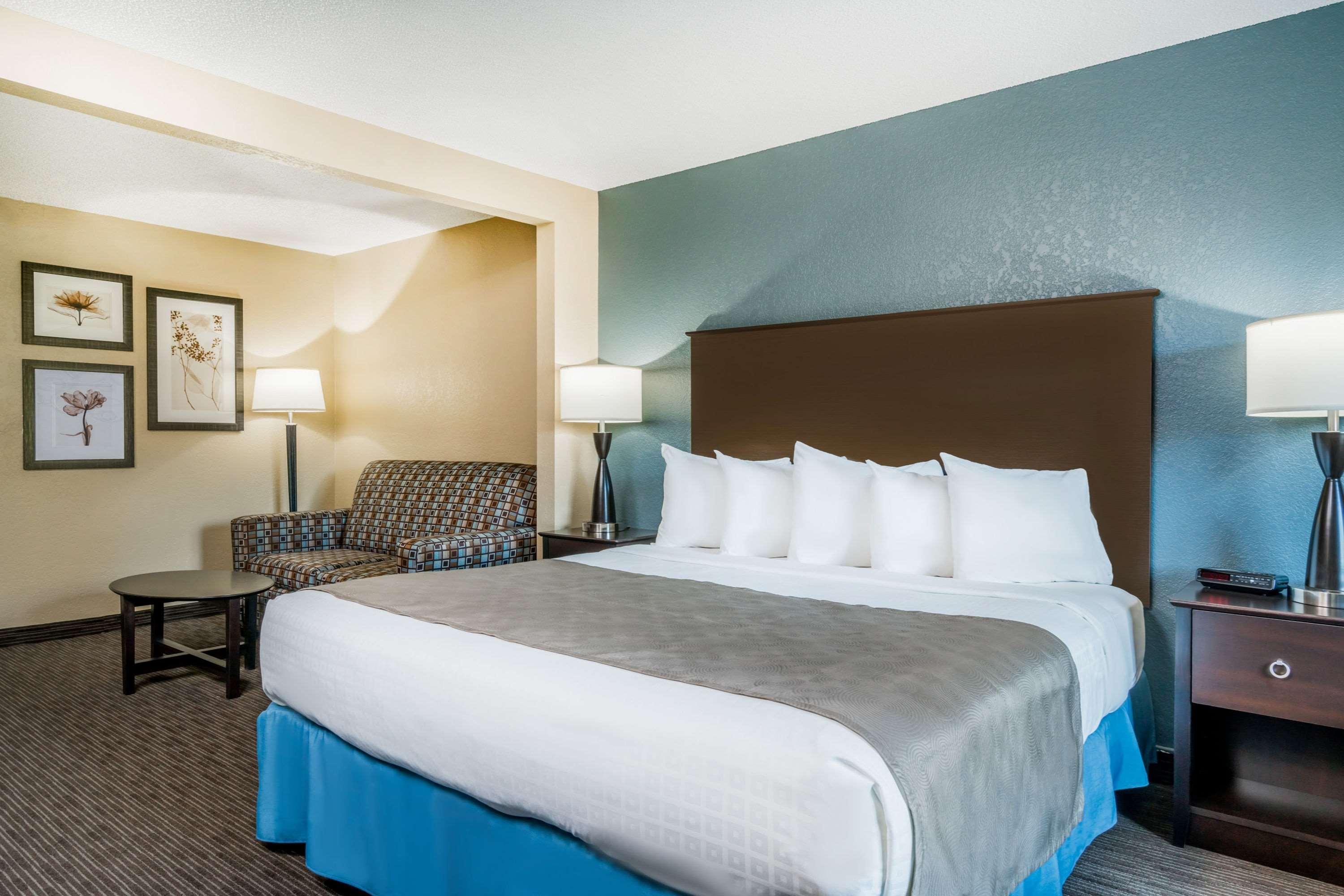 Baymont By Wyndham Owatonna Hotel Exterior photo