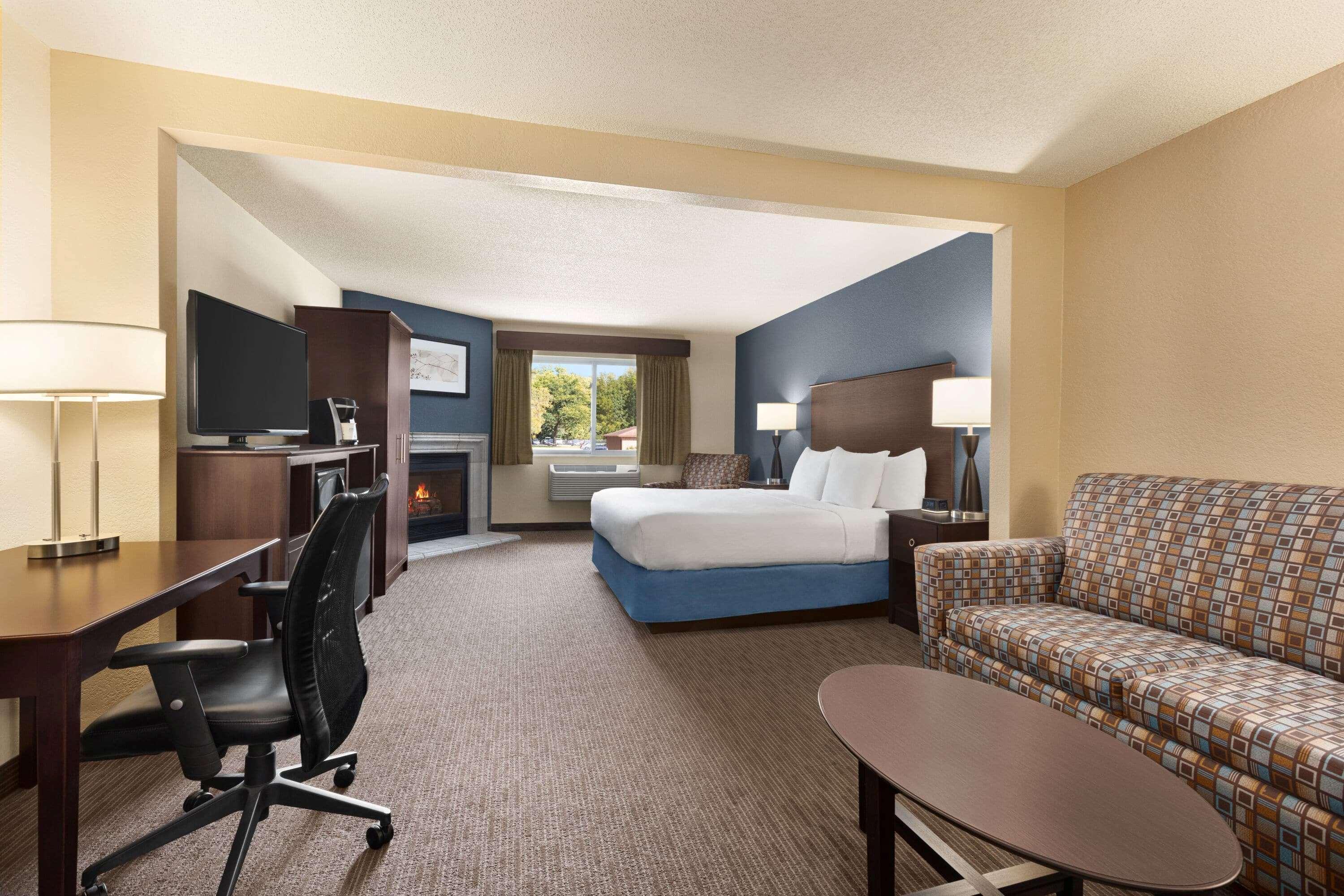 Baymont By Wyndham Owatonna Hotel Exterior photo